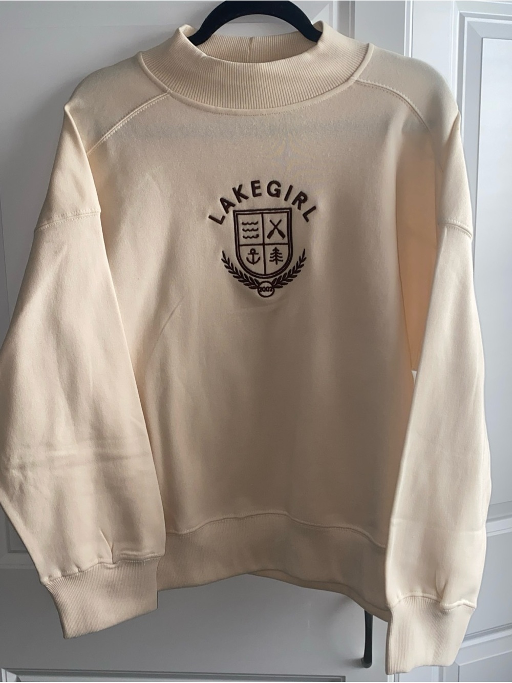 Lakegirl Embroidered Fleece Sweatshirt Women’s Large